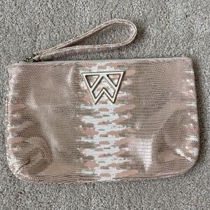 Kelly Wynne Risky Biz Wristlet, Champagne